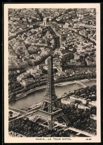 AK Paris, La Tour Eiffel, Eiffelturm, Fliegeraufnahme