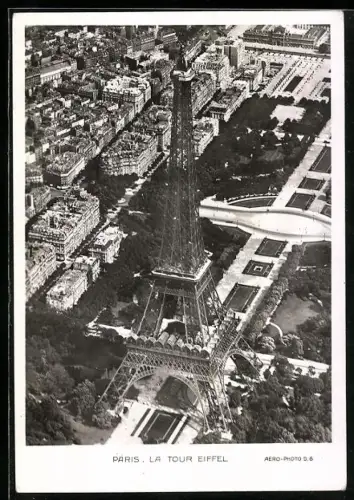 AK Paris, La Tour Eiffel, Eiffelturm, Fliegeraufnahme