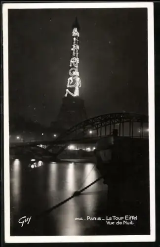 AK Paris, La Tour Eiffel, Vue de Nuit, Eiffelturm