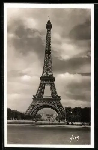 AK Paris, La Tour Eiffel, Eiffelturm