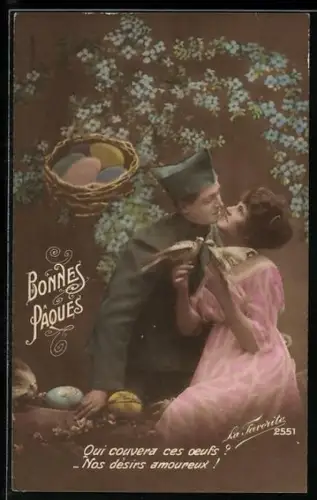 AK Soldat und seine Geliebte von einem blühenden Baum mit Ostereiern