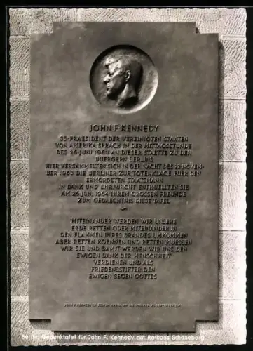 AK Berlin, Gedenktafel John F. Kennedy am Rathaus Schöneberg, enthüllt 1964
