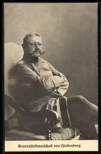 AK Generalfeldmarschall Paul von Hindenburg sitzt auf einem Sessel