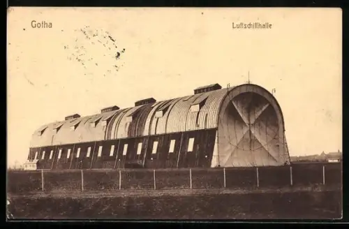 AK Gotha, Blick zur Luftschiffhalle, Zeppelin