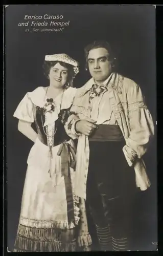 AK Opernsänger Enrico Caruso und Frieda Hempel in Der Liebestrank