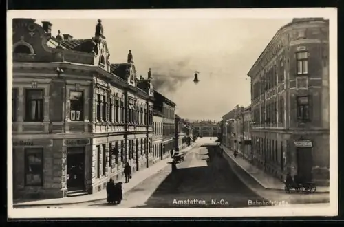 AK Amstetten /N.-Oe., Bahnhofstrasse mit Geschäft von Alois Mallin
