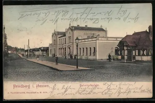 AK Friedberg, Bahnhofsplatz mit Bahnhof