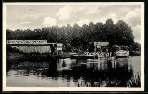 AK Wendisch-Buchholz, Bootshaus Schwarzer Adler mit angelegtem Boot