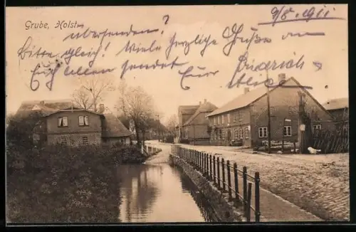 AK Grube /Holst., Strassenpartie am Ufer