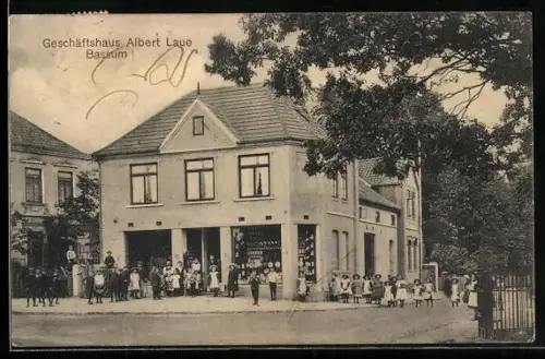 AK Bassum, Geschäftshaus von Albert Laue mit Gästen
