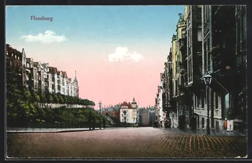 AK Flensburg, Strassenansicht mit Wohnhäusern