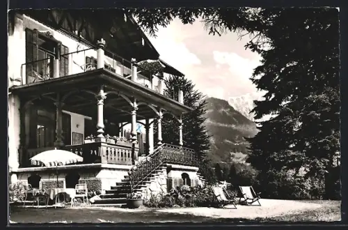 AK Berchtesgaden, Gästehaus Friedenau mit Blick auf Gebirge