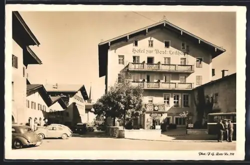 AK Berchtesgaden, Hotel und Gasthaus zur Post, Strassenansicht, Autos