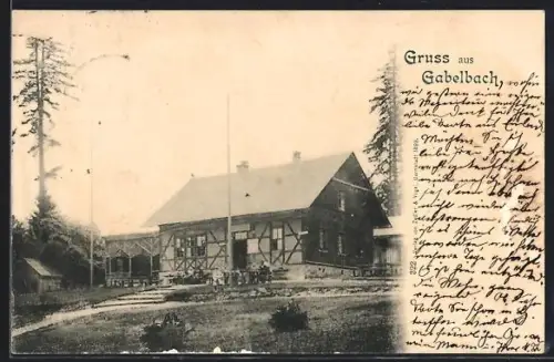 AK Gabelbach, Personen vor einem Haus