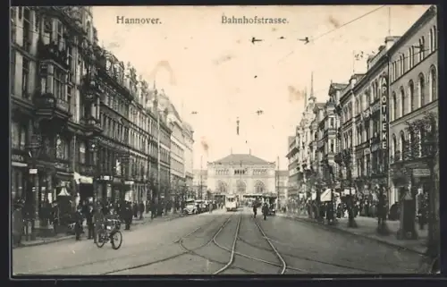 AK Hannover, Bahnhofstrasse mit Apotheke, Strassenbahn