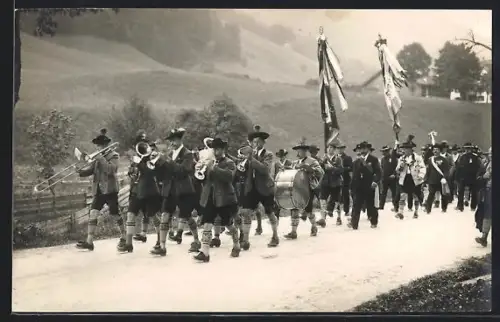 AK Ramsau, Trachtenumzug mit Musikinstrumenten