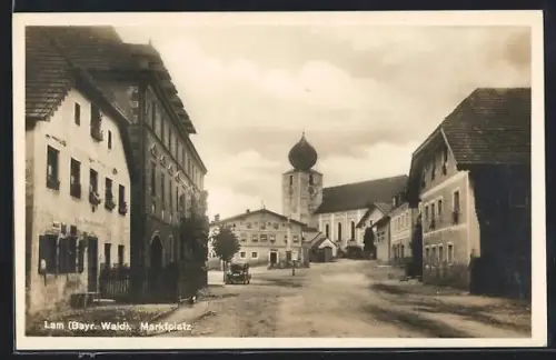 AK Lam /Bayr. Wald, Marktplatz mit Blick zur Kirche