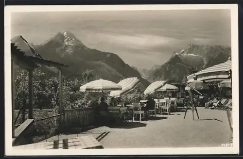 AK Berchtesgaden, Alpen-Gaststätte-Kaffee Geisstall-Lehen, Terrasse mit Bergblick