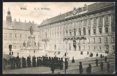 AK Wien, K. k. Hofburg, Innenhof mit Denkmal