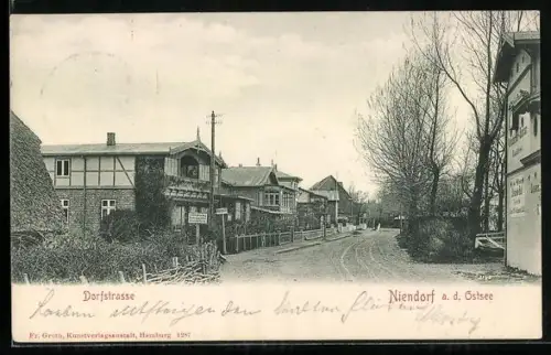 AK Niendorf a. d. Ostsee, Partie an der Dorfstrasse