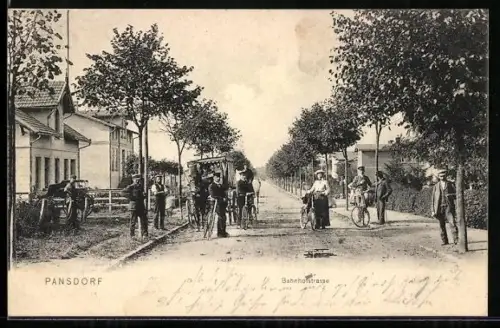 AK Pansdorf, Partie in der Bahnhofstrasse mit Passanten