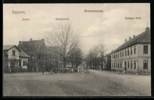 AK Bassum, Partie in der Bremerstrasse mit Schule, Friedenseiche und Harling`s Hôtel