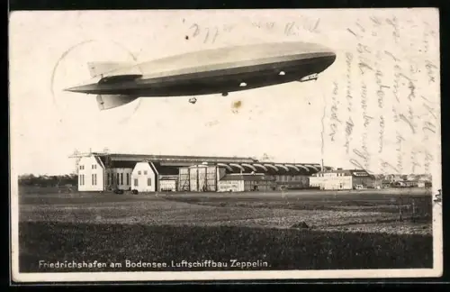 AK Friedrichshafen, Luftschiff Graf Zeppelin über den Luftschiffhallen der Zeppelin GmbH