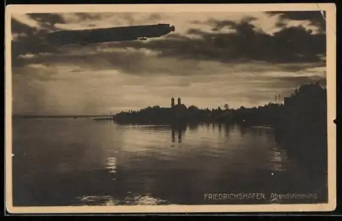 AK Friedrichshafen, Zeppelin bei Abendstimmung über dem Ort