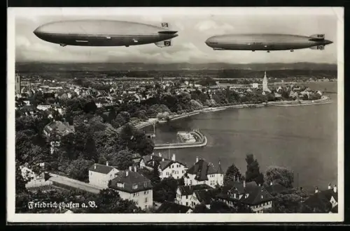 AK Friedrichshafen a. B., Luftschiffe Graf Zeppelin und Graf Hindenburg über der Stadt, 