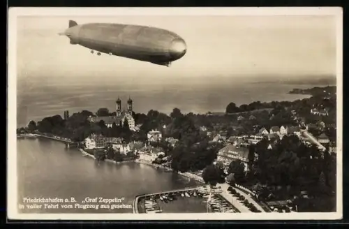 AK Friedrichshafen a. B., Luftschiff Graf Zeppelin in voller Fahrt vom Flugzeug aus gesehen