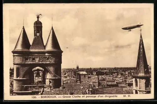 AK Bordeaux, Grosse Cloche et passage d`un dirigeable, Zeppelin
