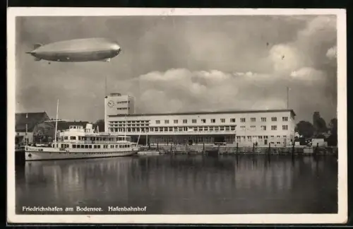 AK Friedrichshafen, Hafenbahnhof mit Zeppelin