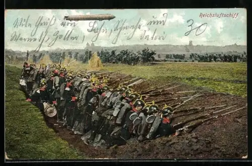 AK Reichsluftschiff über der Infanterie im Schützengraben