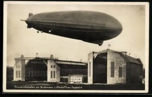 AK Friedrichshafen /Bodensee, LZ127 Graf Zeppelin über der Luftschiffbauhalle