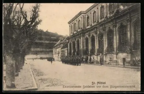 AK St. Mihiel, Soldats exercant devant la mairie