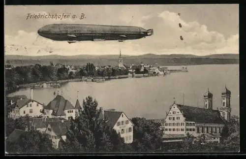 AK Friedrichshafen a. B., Luftschiff Zeppelin über Hotel Seehof und Kirche
