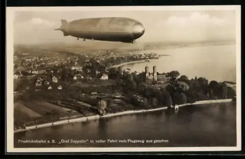 AK Friedrichshafen a. B., Luftschiff Graf Zeppelin in voller Fahrt vom Flugzeug aus gesehen