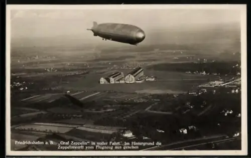 AK Friedrichshafen, Graf Zeppelin in voller Fahrt mit Werft im Hintergrund