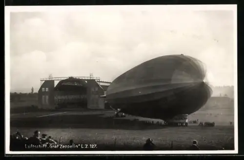 AK Zeppelin LZ 127 vor der Werft