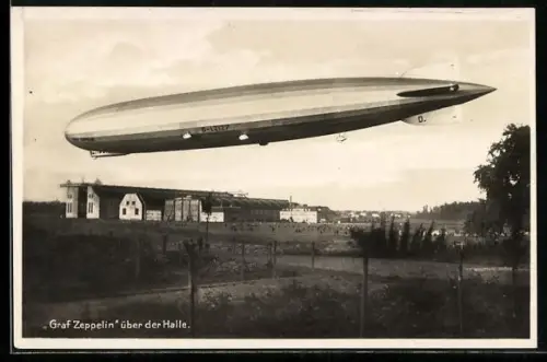 AK Zeppelin, Luftschiff Graf Zeppelin über der Halle
