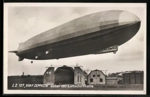 AK Luftschiff LZ 127 Graf Zeppelin über der Luftschiffhalle