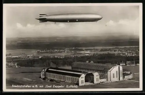 AK Friedrichshafen, Panorama mit Graf Zeppelin