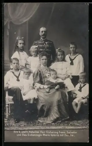 AK Erzherzog Franz Salvator von Österreich in Husarenuniform mit seiner Familie