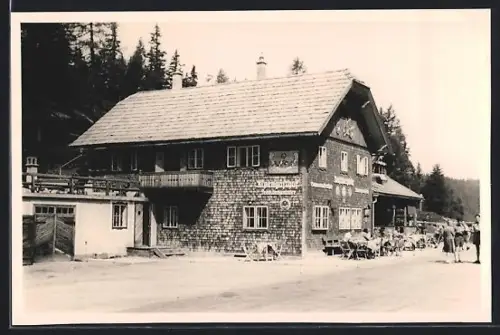 AK Katschberghöhe, Gasthaus mit Gästen