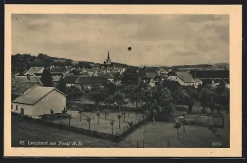 AK St. Leonhard am Forst, Blick über die Dächer der Ortschaft