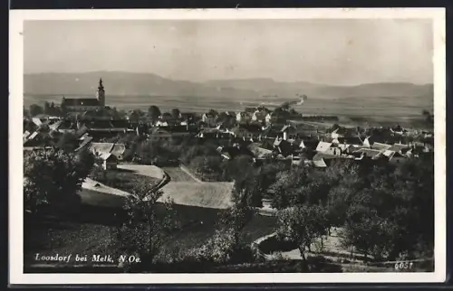 AK Loosdorf bei Melk, Teilansicht mit Kirche