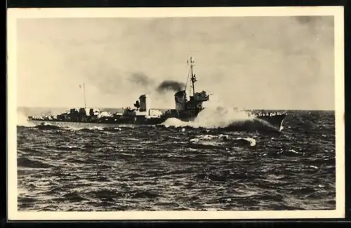 AK Zerstörer der Kriegsmarine in der Nordsee in voller Fahrt