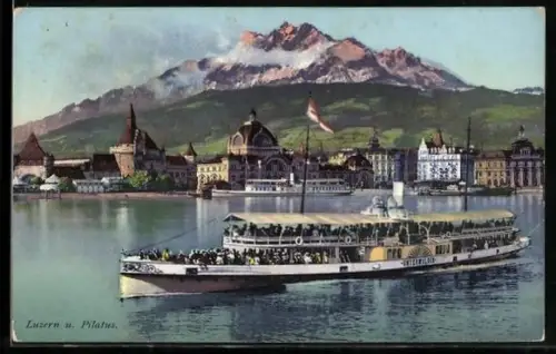 AK Luzern, Salondampfer Unterwalden in Fahrt mit Sicht zur Ortschaft und Pilatus