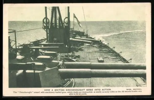 AK Kriegsschiff Dreadnought der Royal Navy mit ausgeschwenkten Geschütztürmen