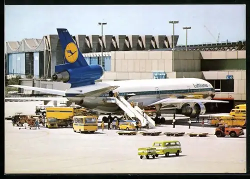 AK Frankfurt am Main, Flughafen, DC-10 während der Abfertigung am Flugsteigfinger A
